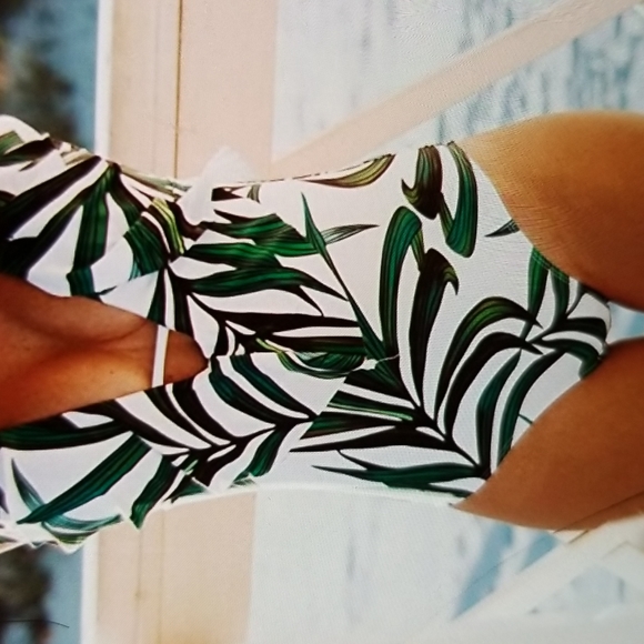 NWT LOW CUT PADDED RUFFLE MONOKINI SWIM BATHING SUIT SIZE LARGE - Picture 3 of 14